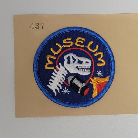 VTG Iron On Patch Museum, Girl Scouts 2.5" - Picture 6 of 6